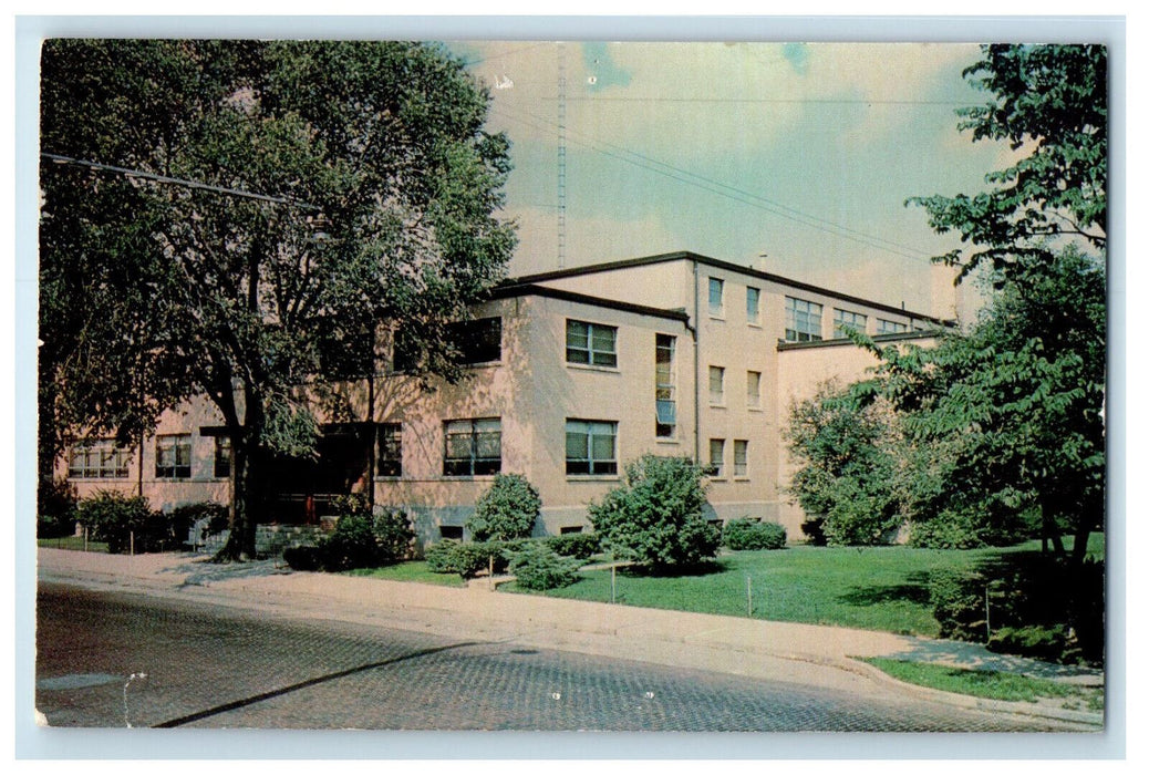 c1950s Friendly House, Mansfield Ohio OH Vintage Unposted Postcard