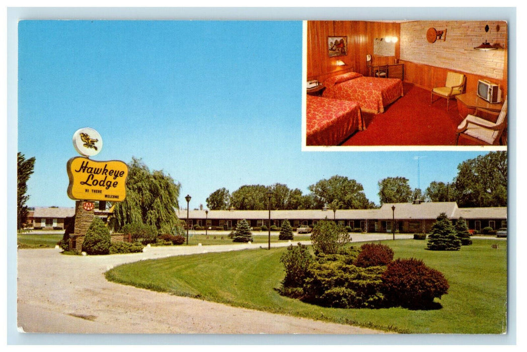 c1960s Hawkeye Lodge Luxury Motel Iowa City Iowa Unposted Vintage Postcard