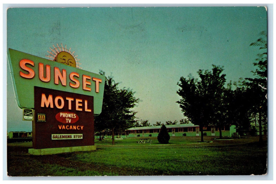 1965 Sunset Motel, Sioux Falls South Dakota SD Posted Vintage Postcard