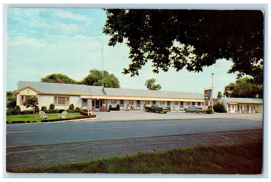 1973 Edgewater Motel, Overlooking River Napanee Ontario Canada Postcard