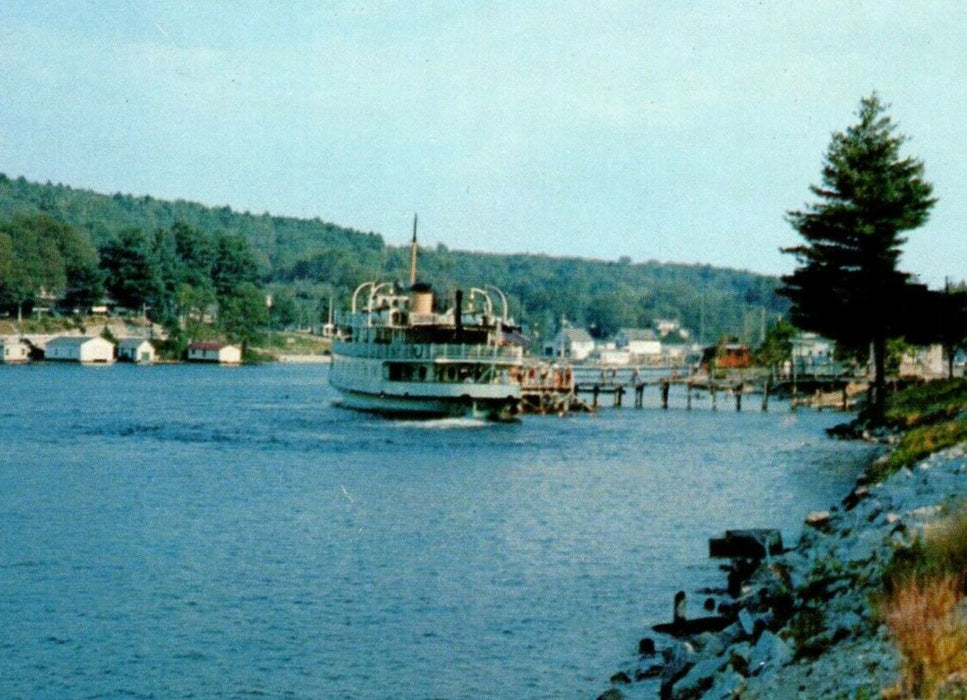 Winnipesaukee NH, M.V Mount Washington Entering Alton Bay Ferry Ship Postcard