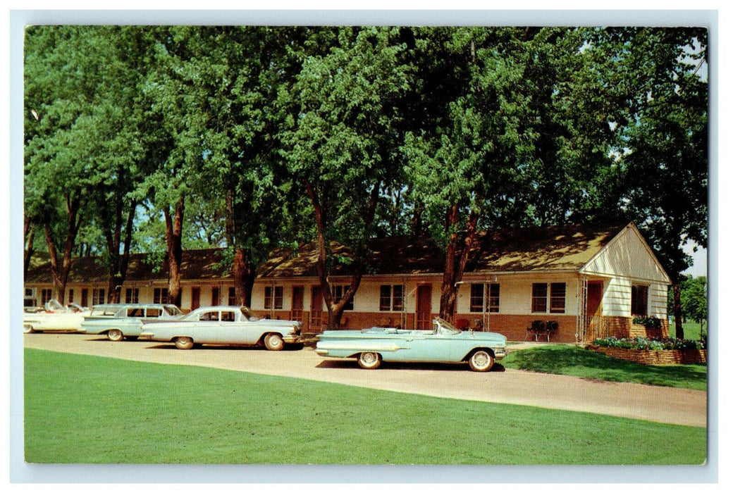 c1950 Black Oaks Motel Wisconsin Dells, Wisconsin WI Advertising Postcard