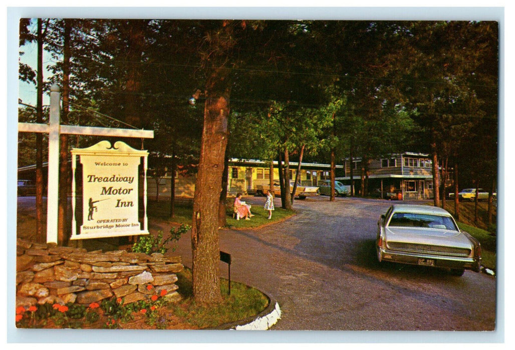 c1950s Treadway Motor Inn Stockbridge Massachusetts MA Unposted Postcard