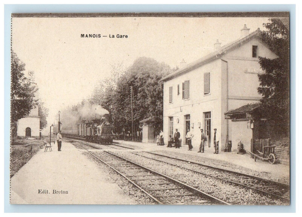 1919 Manois La Gare France, Railroad Train Depot Station Passengers Postcard