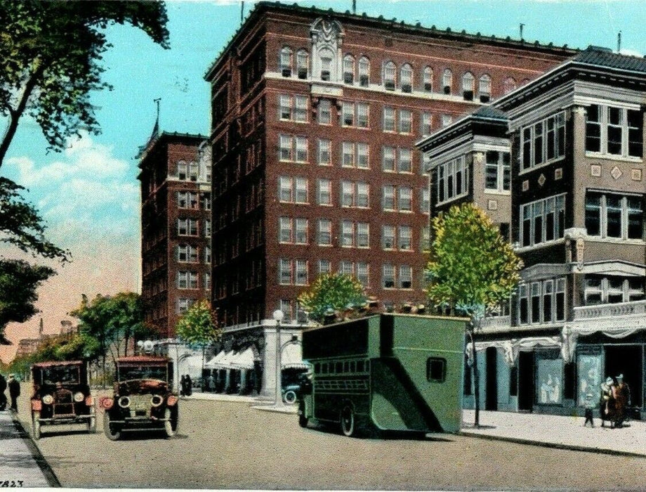 1928 Somerset Hotel Chicago Illinois Tourist Bus Holland Michigan Postcard