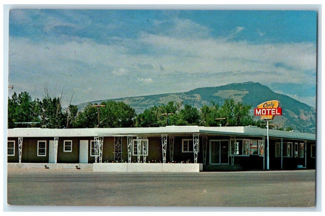 Cody Motel Roadside Showing Mountain Thermopolis Wyoming WY Vintage Postcard