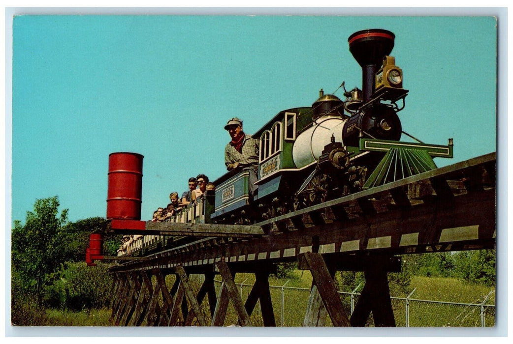 c1950's Fanta SE Train, Railroad Crossing Trestle Grand Island NY Postcard