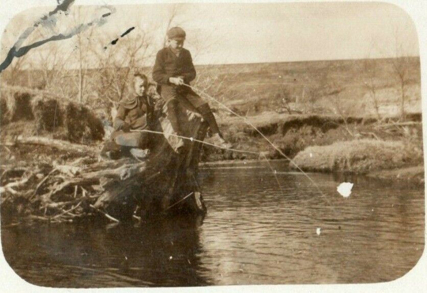 1909 Children Fishing Kids Morning Sun Iowa IA RPPC Photo Antique Postcard