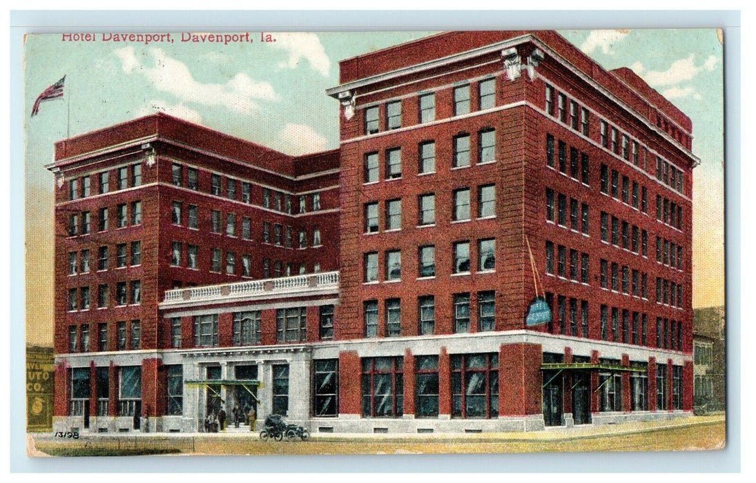 1908 Street View Of Hotel Davenport Building Davenport Iowa IA Antique Postcard