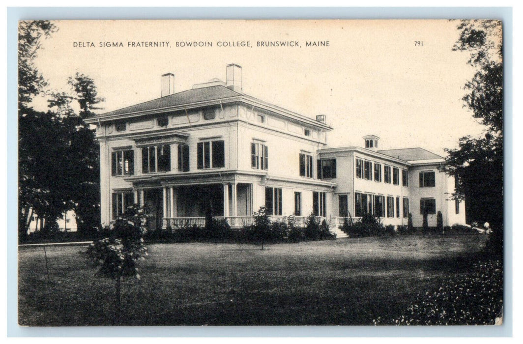 c1940s Delta Sigma Fraternity, Bowdoin College, Brunswick Maine ME Postcard