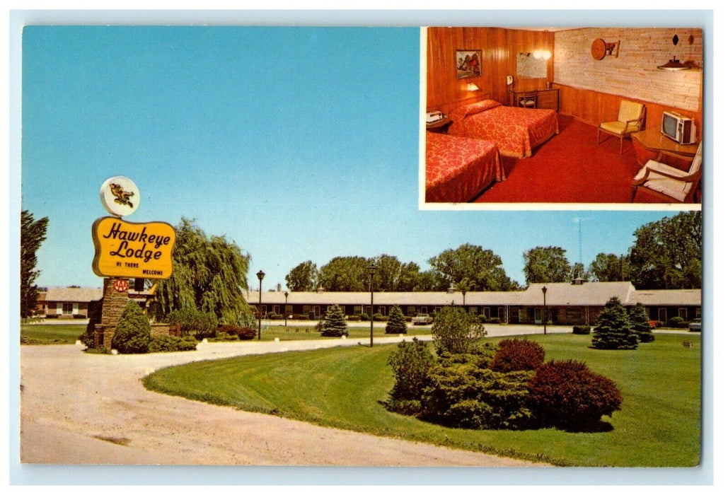 c1950's Hawkeye Lodge Motel Room View Iowa City Iowa IA Vintage Postcard