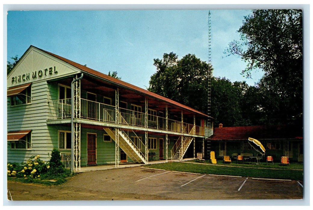 c1960's Seats, Table, Two Floor, Finch Motel, Wisconsin Dells WI Postcard