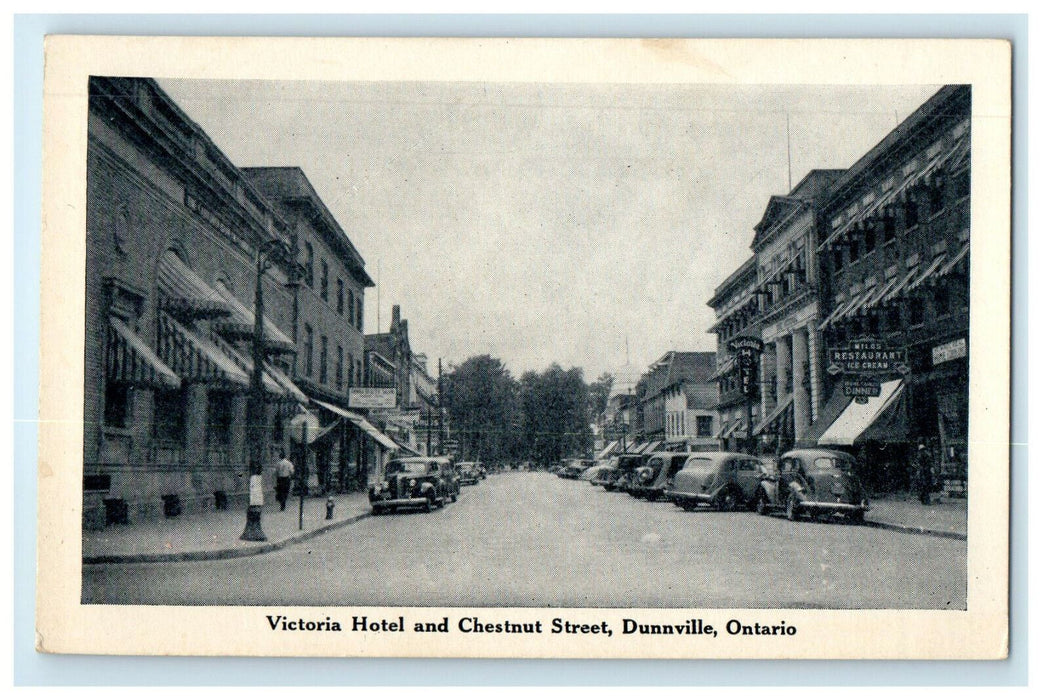 c1920s Victoria Hotel and Chestnut Street, Dunnville Ontario Canada CA Postcard