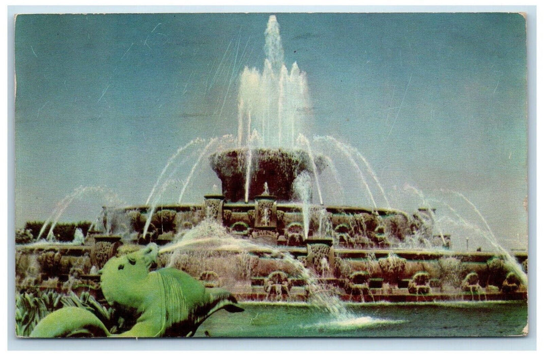 1953 Buckingham Fountain Centerpiece Chicago's Grant Park Illinois IL Postcard