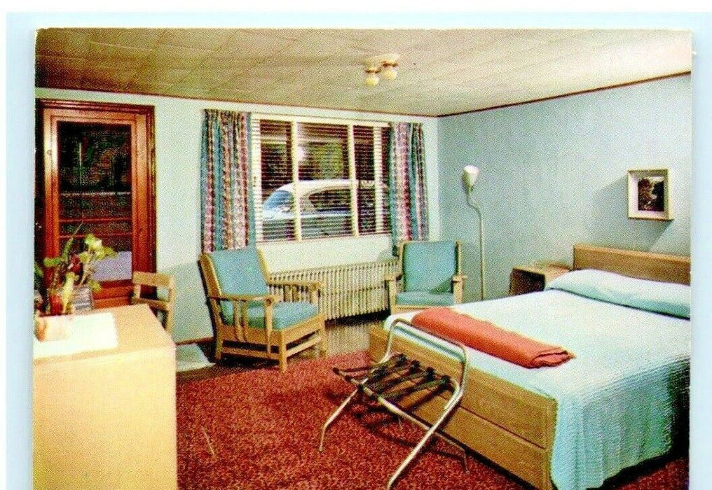 Tobey's Motor Court Interior Room View Saratoga Spring New York NY Postcard