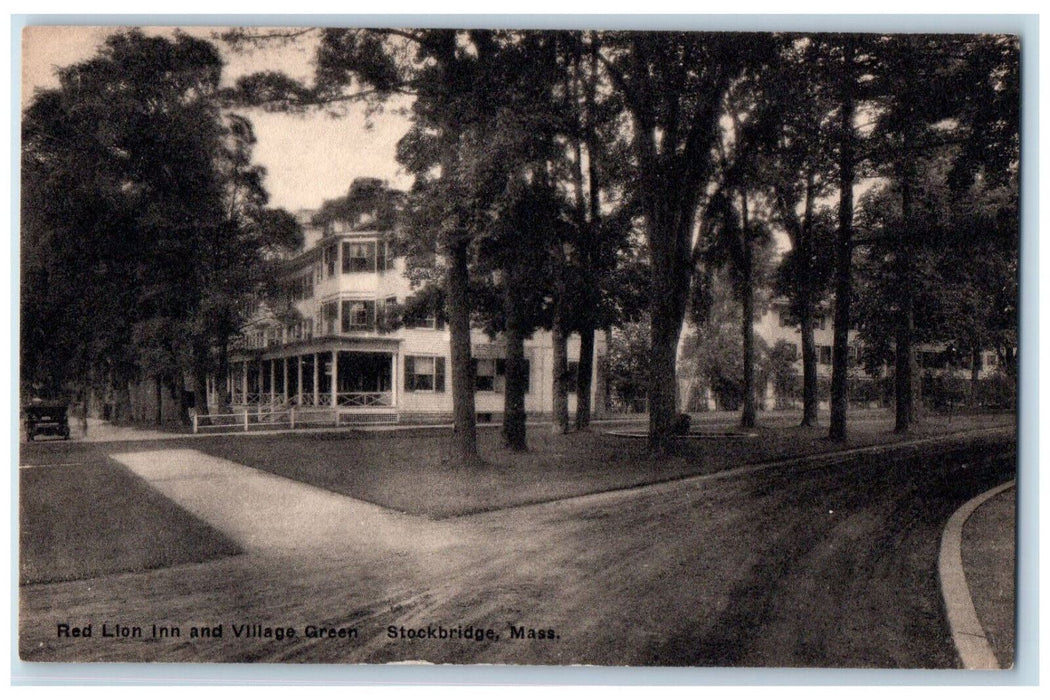 c1910 Red Lion Inn and Village Green Stockbridge Massachusetts MA Postcard