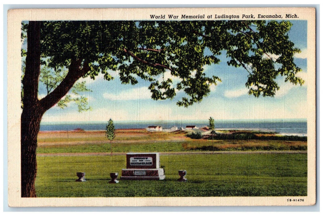 c1940's World War Memorial at Ludington Park Escabana Michigan MI Postcard