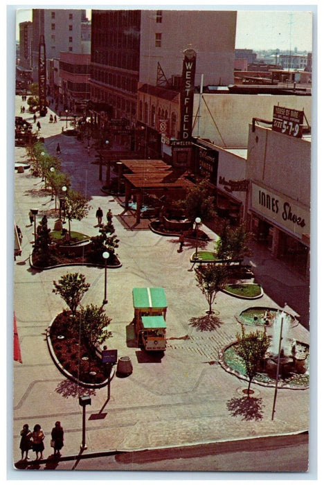 Fresno's Mall Innes Shoes Westfield Jeweler Shops Scene California CA Postcard
