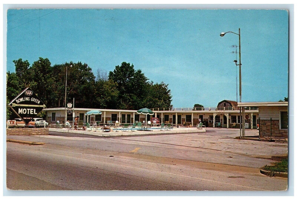 1961 Bowling Green Motel Highways Swimming Pool Exterior North Town KY Postcard