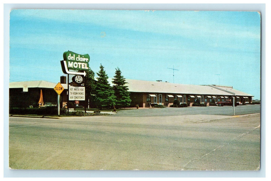 c1960s Del Claire Motel Carrington ND Rudy and Dolores Edwarson Stamp Postcard