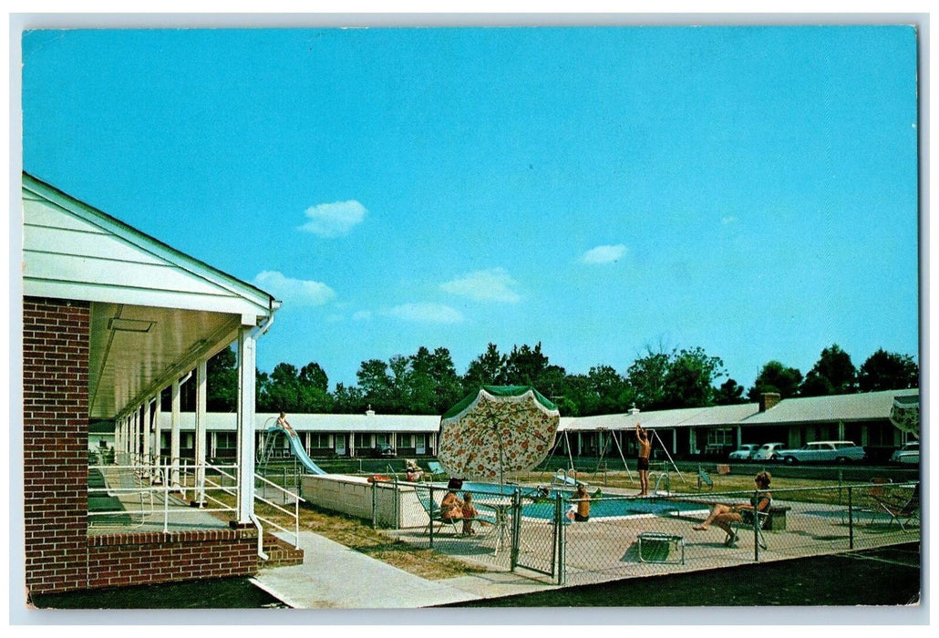 c1950 The Yorktown Motor Lodge Restaurant Pool Yorktown Virginia  VA Postcard