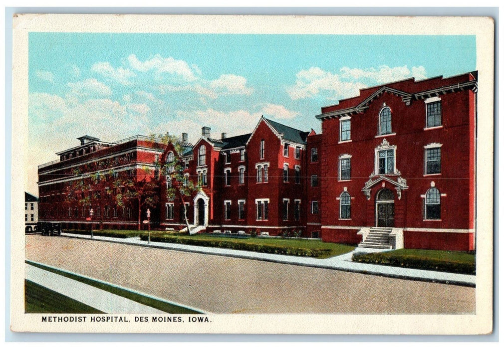 c1950's Methodist Hospital Building Facade Roadside Des Moines Iowa IA Postcard