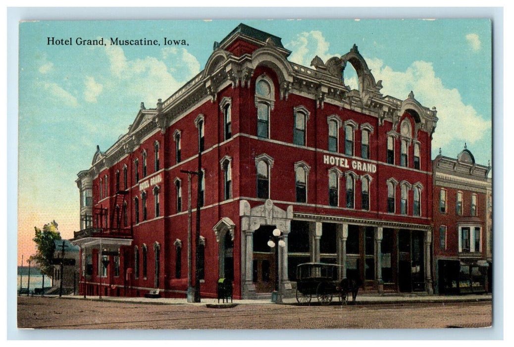 c1910 Horse Carriage, Hotel Grand, Muscatine Iowa IA Unposted Antique Postcard