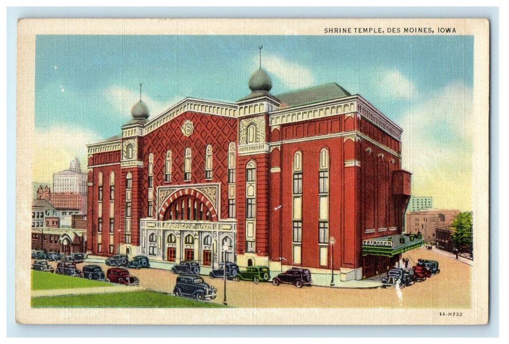 c1940s Cars Scene, Shrine Temple Des Moines Iowa IA Unposted Vintage Postcard