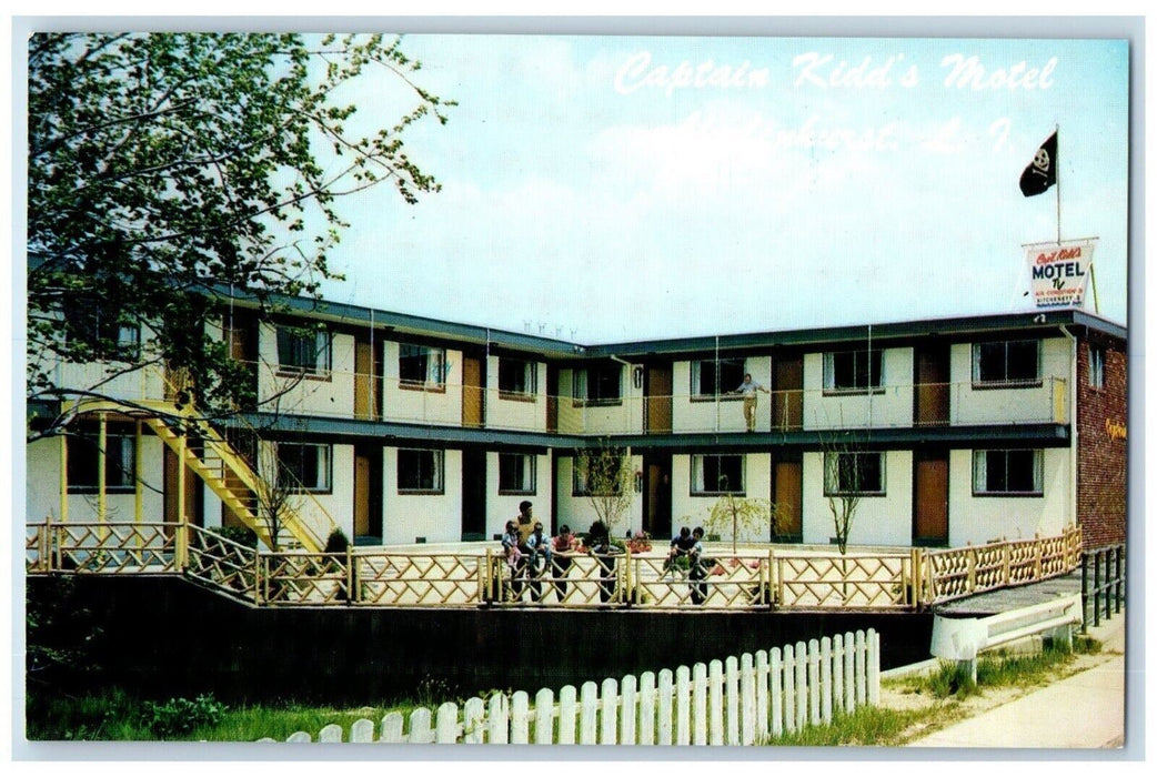 c1960 Captain Kidds Motel Exterior Building Fence Lindenhurst New York Postcard