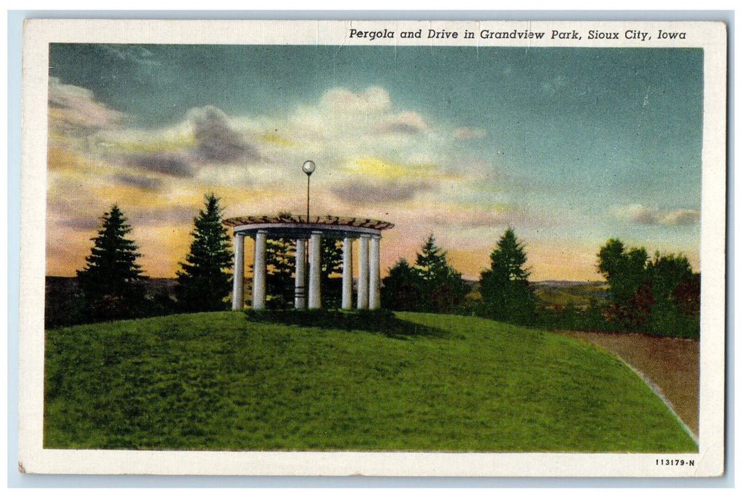 1946 Pergola And Drive In Grandview Park Sioux City Iowa IA Vintage Postcard
