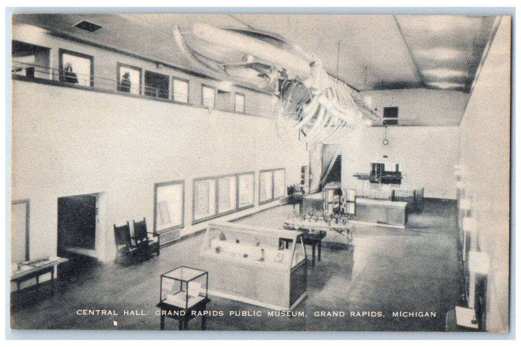 Grand Rapids MI, Central Hall Grand Rapids Public Museum Interior Postcard