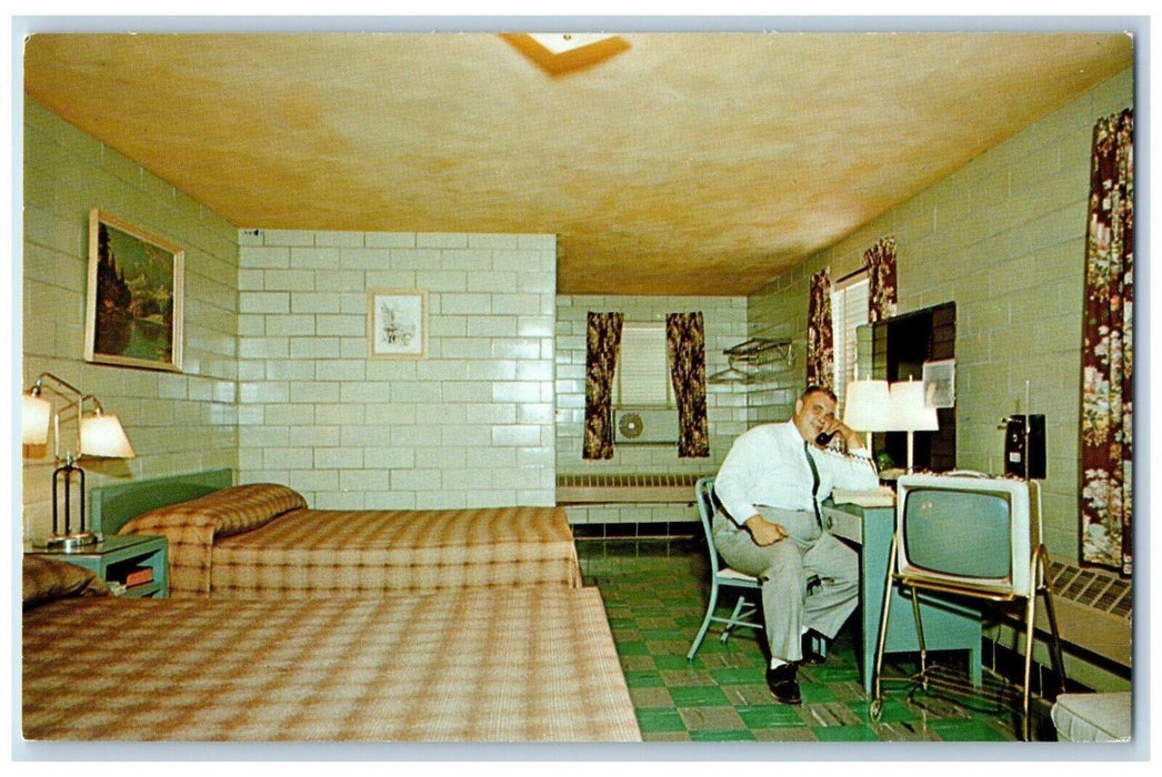 c1950's Indianapolis Indiana IN, Del Ray Motel Room View Route 40 Postcard