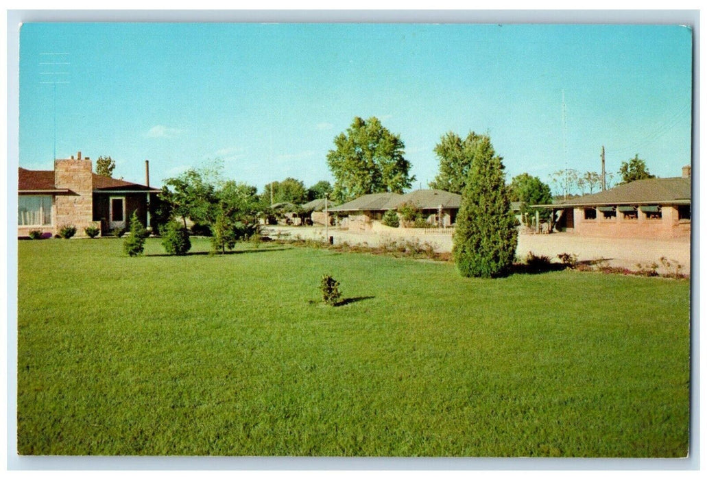 View Of Dewey's Modern Motor Court Deweyville Washington Indiana IN Postcard