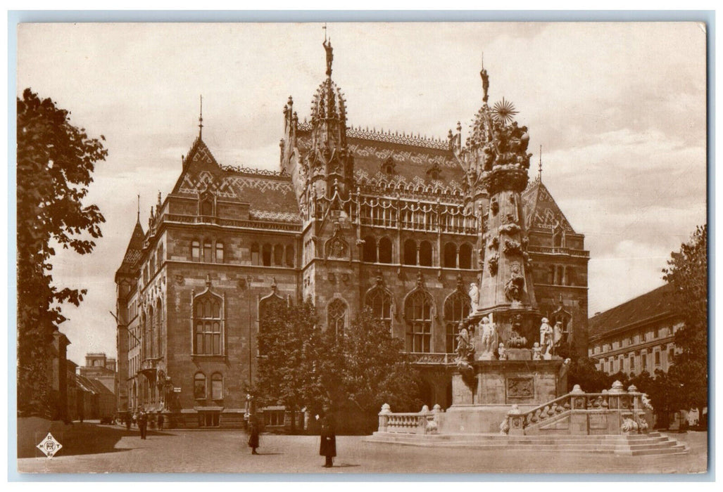 c1910 Finance Ministry with Statue of the Holy Trinity Budapest Hungary Postcard