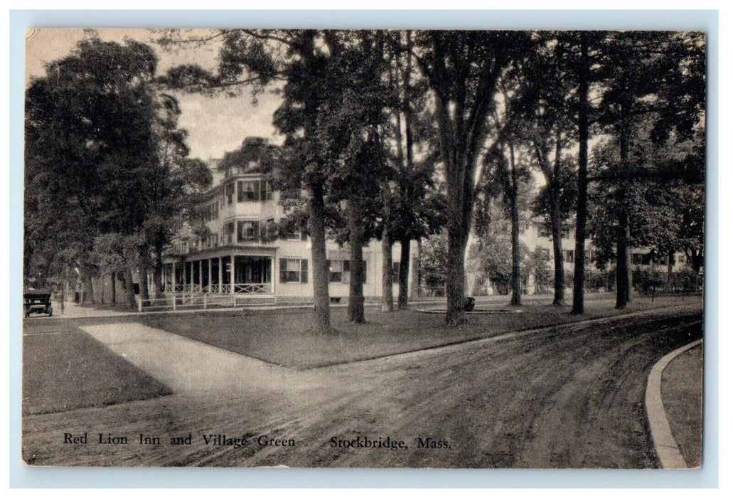 c1930's Red Lion Inn And Village Green Stockbridge Massachusetts MA Postcard