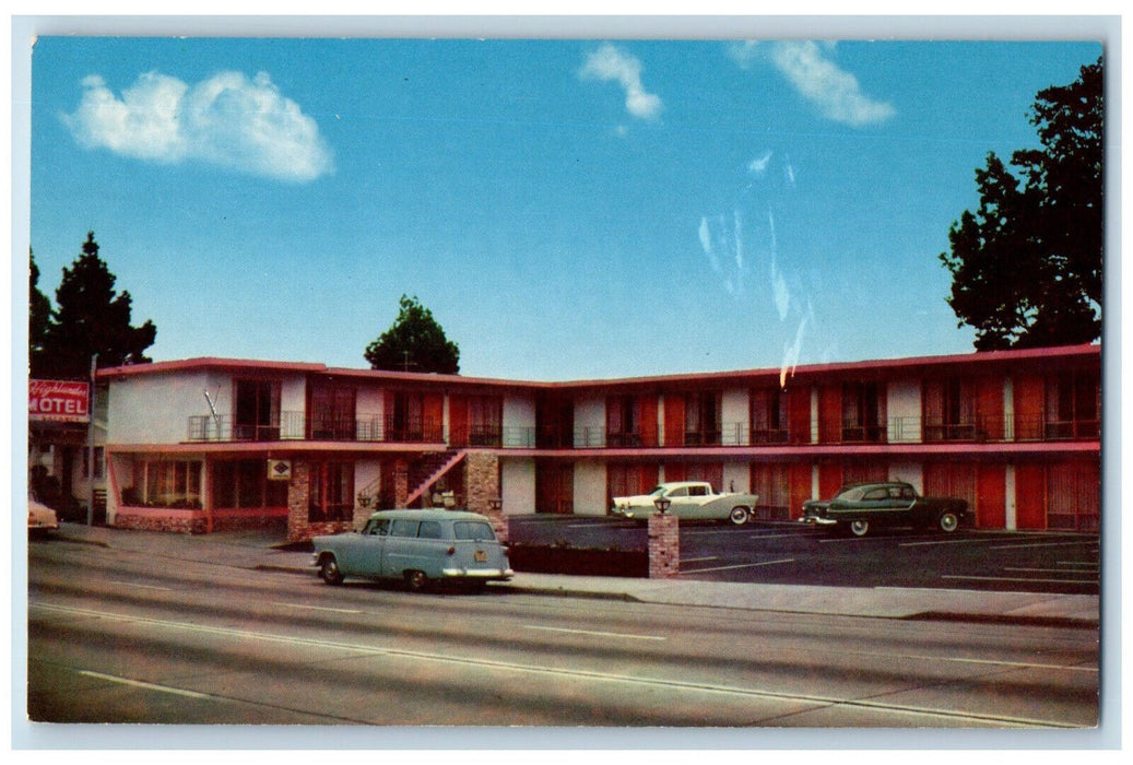 1957 The New Highlander Motel MacArthur Boulevard Oakland CA Postcard
