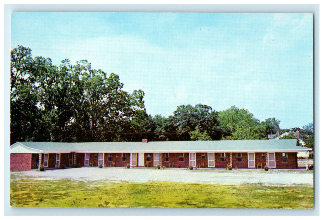 c1950s Hi-way Host Motel Route 301 and 601 Bamberg South Carolina SC Postcard