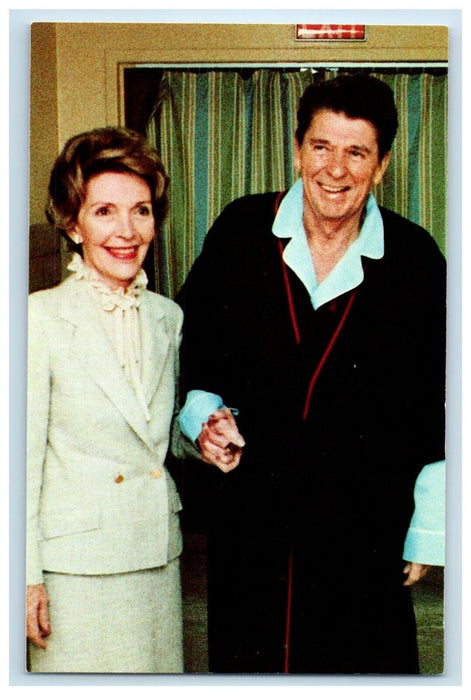 1981 Clad President Reagan Short Walk First Lady Nancy At Washington WA Postcard