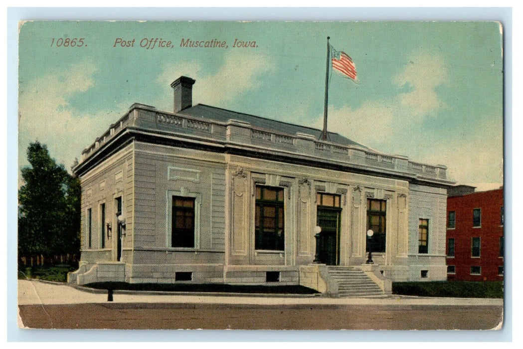 1914 The Post Office Building Street View Muscatine Iowa IA Antique Postcard