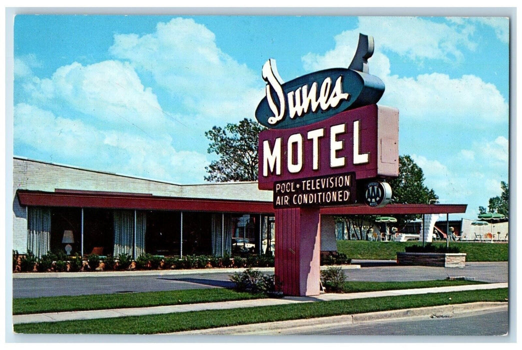 c1950's Big Signage Dunes Motel Chicago Illinois IL Unposted Vintage Postcard