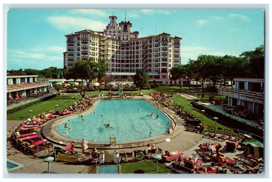 c1960 Swimming Pool View Edgewater Beach Hotel Chicago Illinois Vintage Postcard
