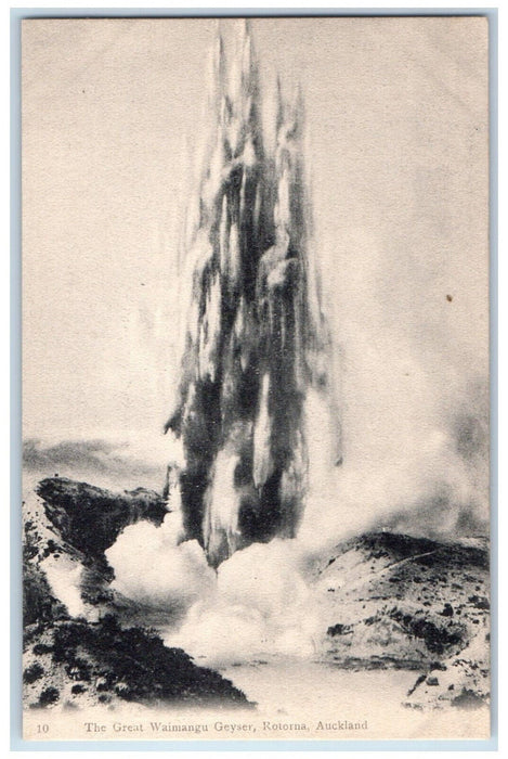 c1905 The Great Waimangu Geyser Rotorna Auckland New Zealand Postcard