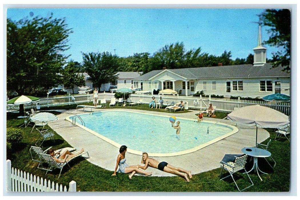 c1960 Williams House Motel Swimming Pool Battle Creek Michigan Vintage Postcard