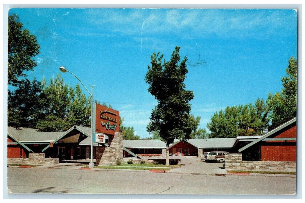 Mountaineer Court Motel Roadside Yellowstone Park Cody Wyoming WY Postcard