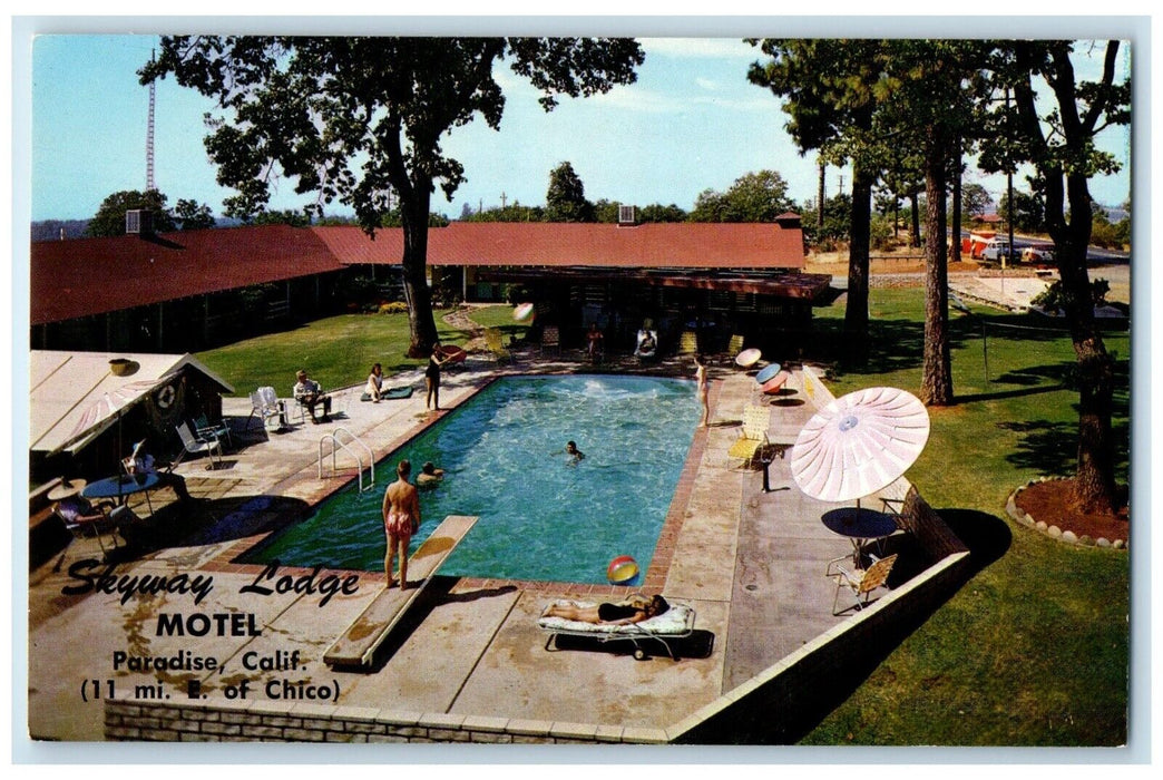 c1950's Skyway Lodge Motel Paradise California CA, Swimming Pool Scene Postcard