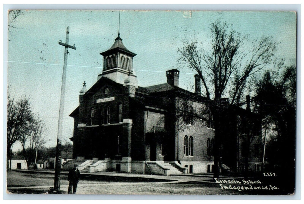 1909 Lincoln School Building Scene Street Independence Iowa IA Antique Postcard