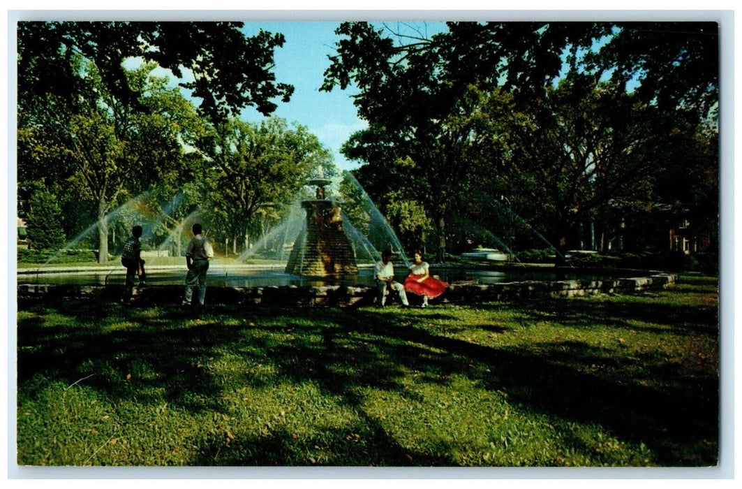 The Meyer Circle Fountain Kansas City Missouri MO, Water Fountain Postcard