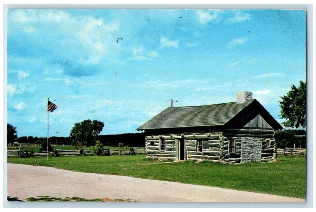 1964 Pioneer Log Cabin Hand-Hewn Logs Two Heroes Syracuse New York NY Postcard