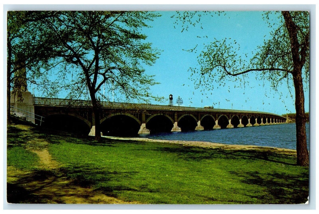 c1950's View Of The Belle Isle Bridge Detroit Michigan MI Vintage Postcard