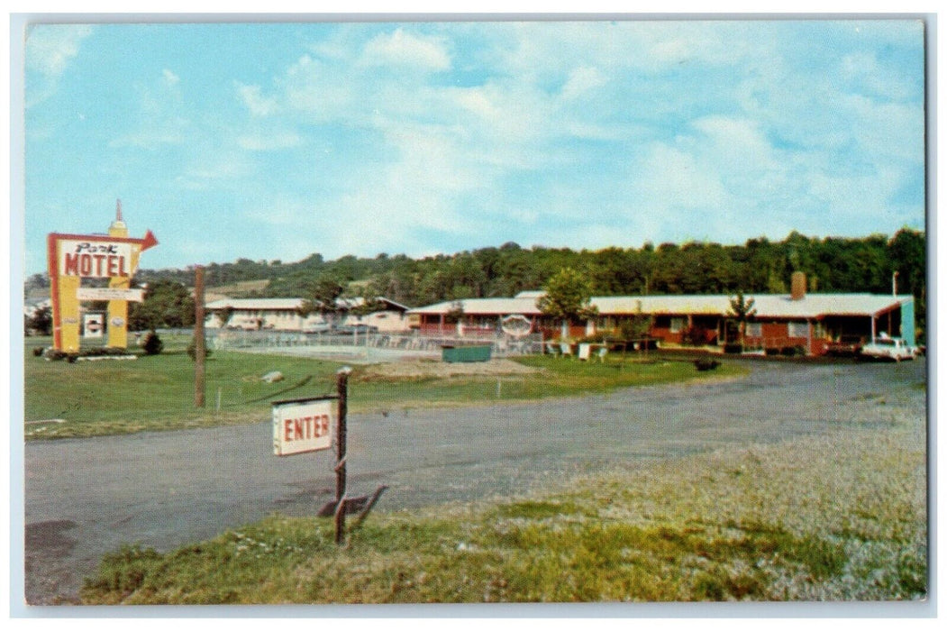c1950's Park Motel Roadside Car Duncannon Pennsylvania PA Vintage Postcard